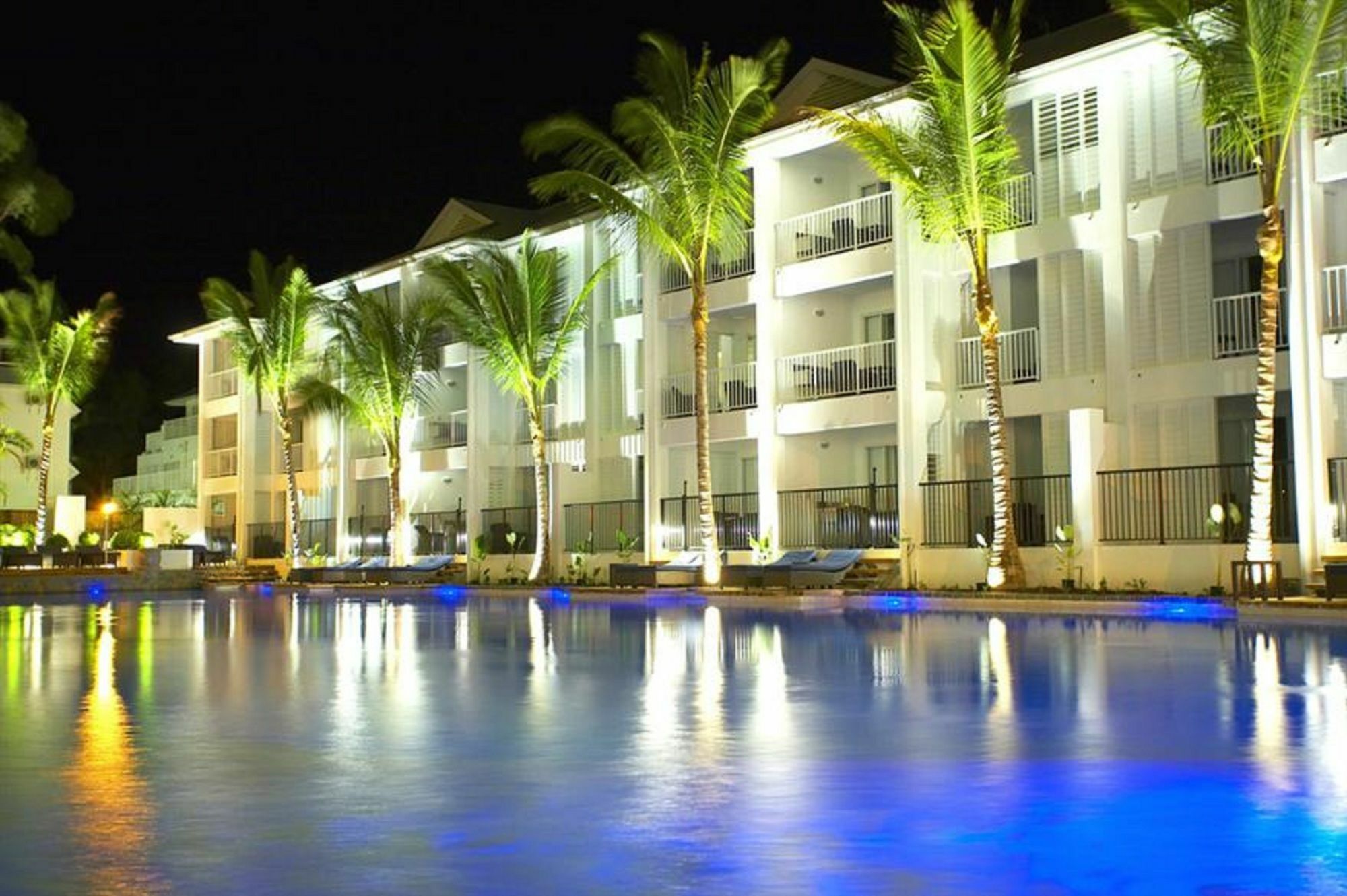 Beach Club Port Douglas Luxury Apartments Bagian luar foto